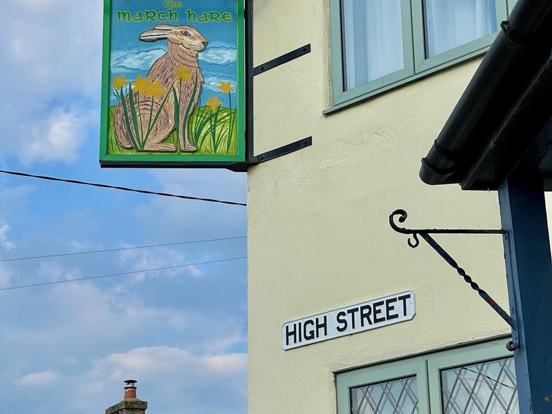 Pub sign. (Pub, External, Sign, Key). Published on 11-05-2026