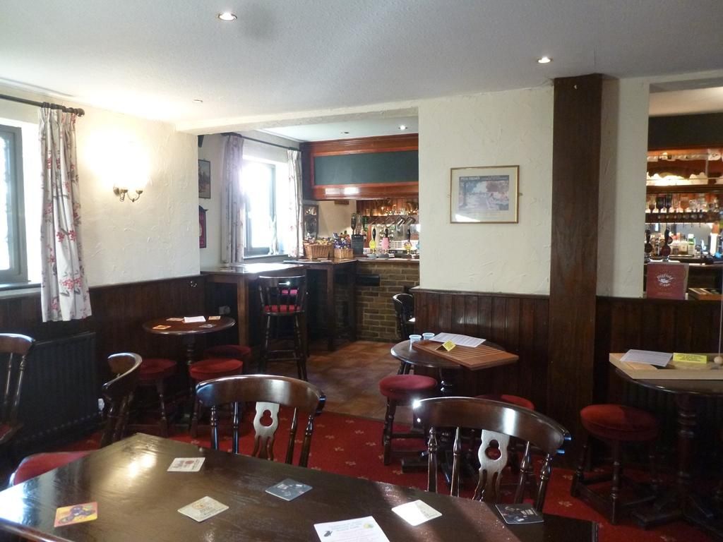 General view - both bars. Published on 14-02-2022