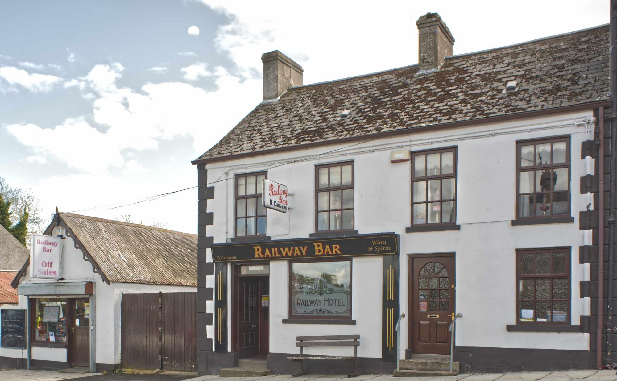 Railway Bar, May 2015 (Photo: Michael Slaughter). (Pub, External, Key). Published on 10-03-2025