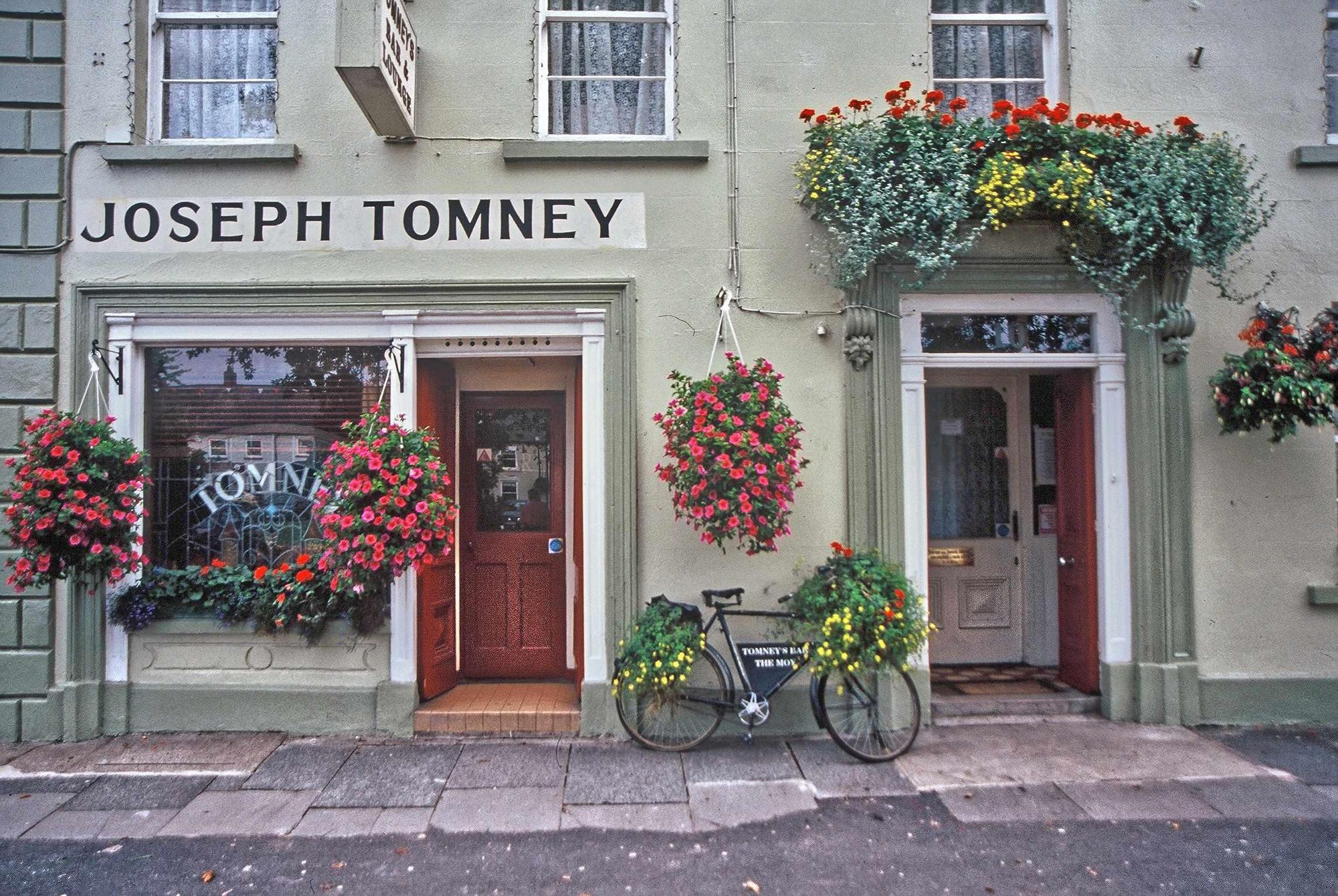 Tomney's Bar, October 2005 (Photo: Michael Slaughter). (Pub, External, Key). Published on 10-03-2025