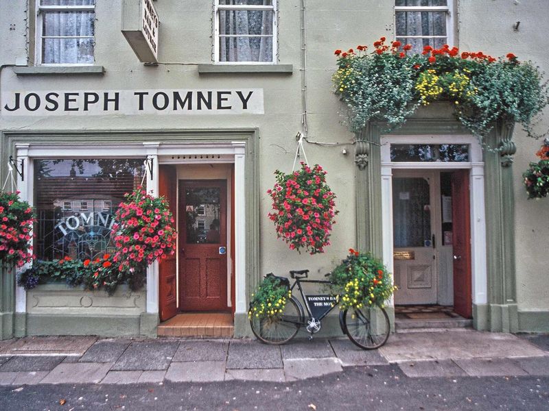 Tomney's Bar, October 2005 (Photo: Michael Slaughter). (Pub, External, Key). Published on 10-03-2025