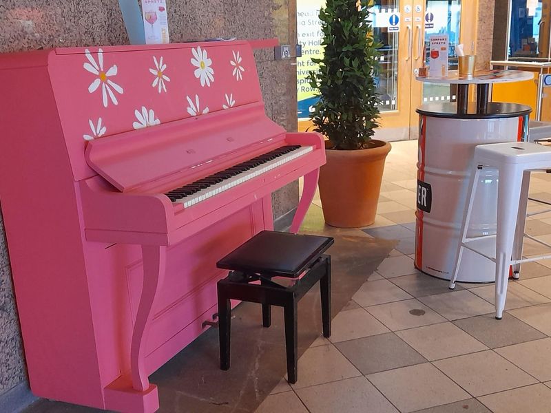 Pink Public Piano. Published on 21-09-2025 