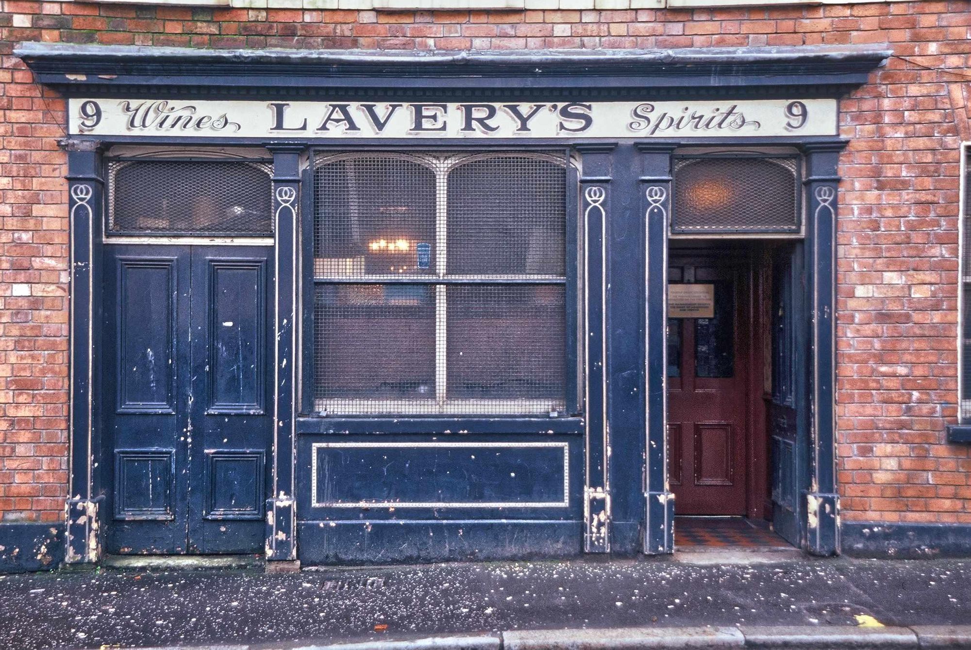 Lavery's, November 2005 (Photo: Michael Slaughter). (Pub, External, Key). Published on 10-03-2025