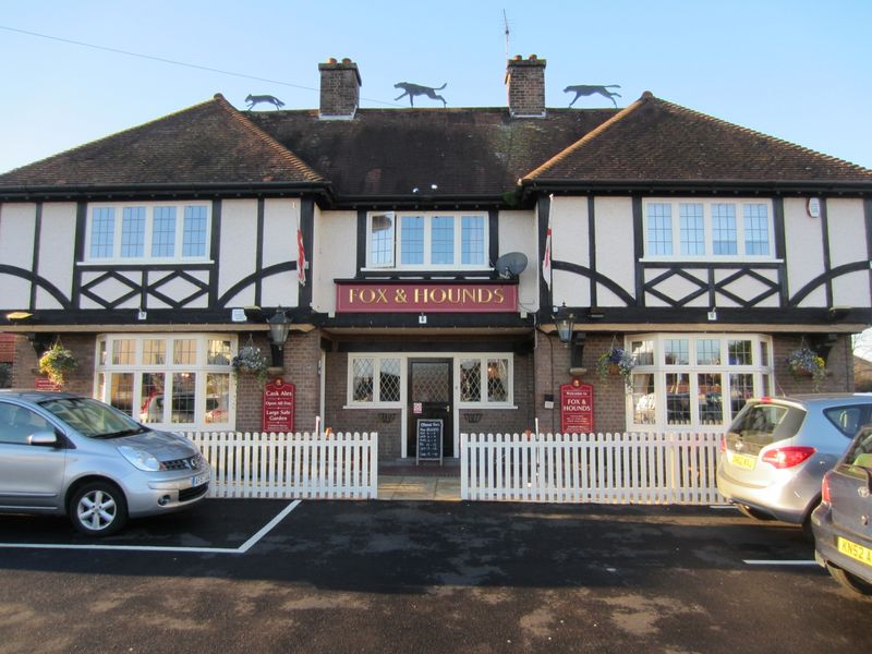 "Fox & Hounds, Clapham". (Pub, External). Published on 20-12-2013