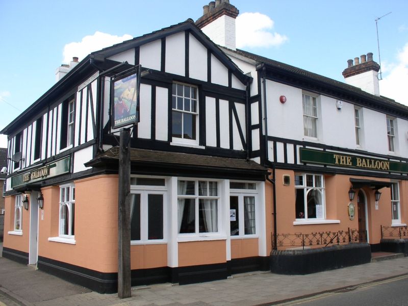 "Balloon, Bedford". (Pub, External). Published on 12-11-2013