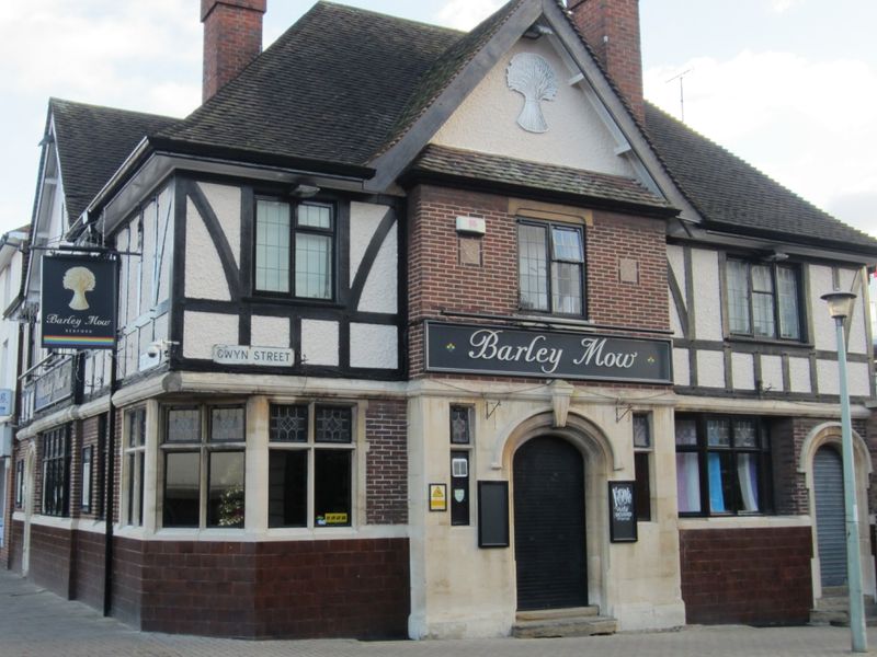 Barley Mow, Bedford. (Pub, External). Published on 08-12-2013