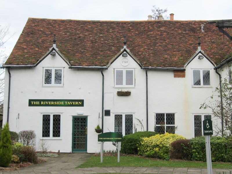 "Barns Hotel Riverside Tavern, Bedford". (Pub, External). Published on 20-02-2014