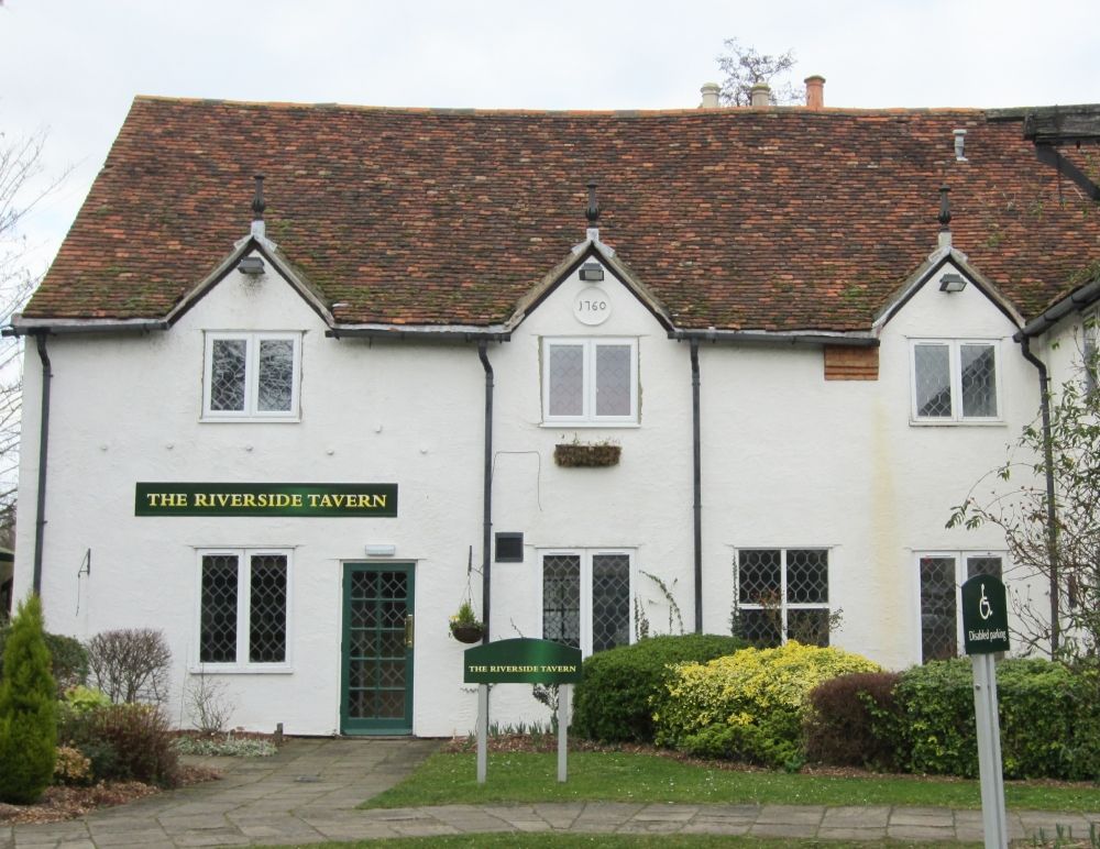 "Barns Hotel Riverside Tavern, Bedford". (Pub, External). Published on 20-02-2014