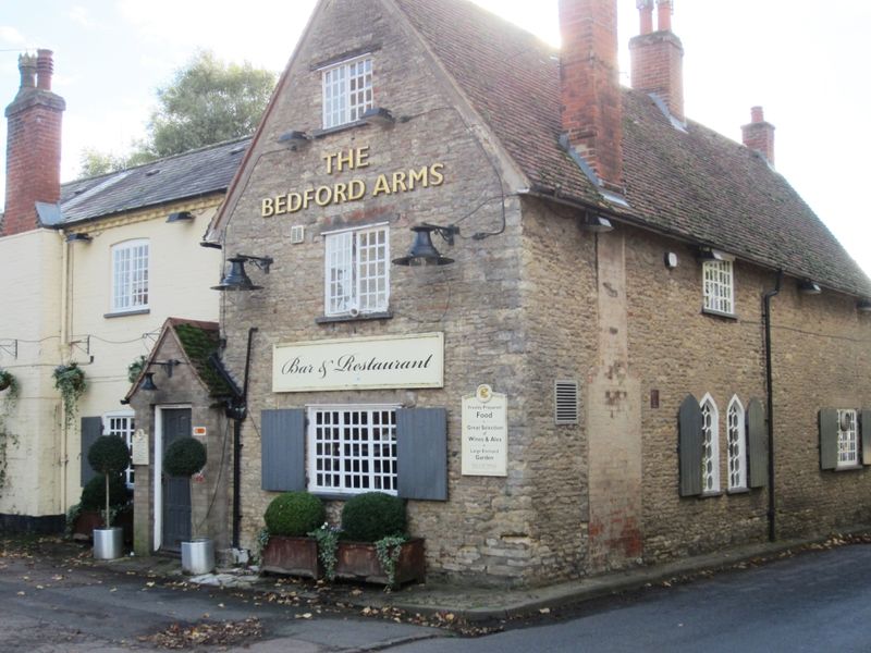 "Bedford Arms, Oakley". (Pub, External, Key). Published on 11-11-2013