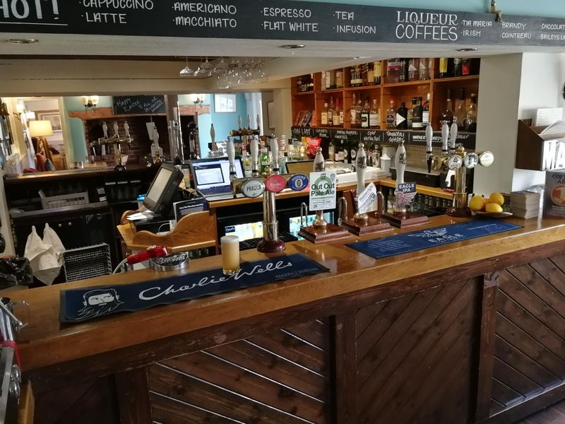 Hare & Hounds, Old Warden: bar. (Pub, Bar). Published on 19-02-2020 