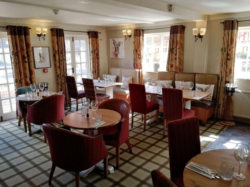 Hare & Hounds, Old Warden: lounge. (Pub, Restaurant). Published on 19-02-2020 