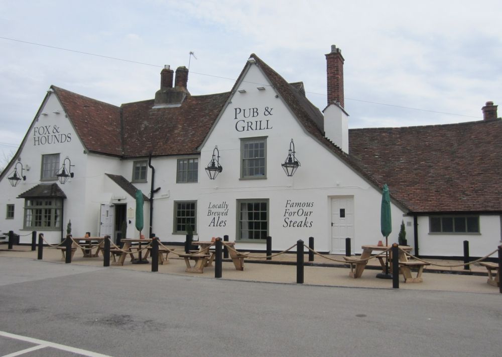 "Fox & Hounds, Riseley". (Pub, External). Published on 15-12-2013