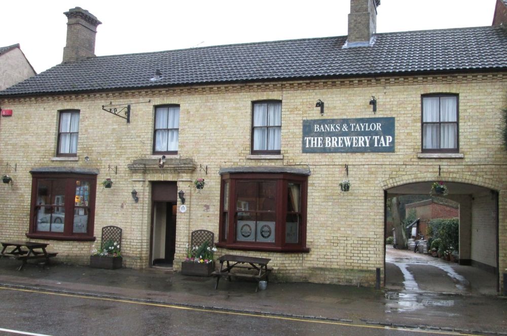 "Brewery Tap, Shefford". (Pub, External). Published on 06-02-2014