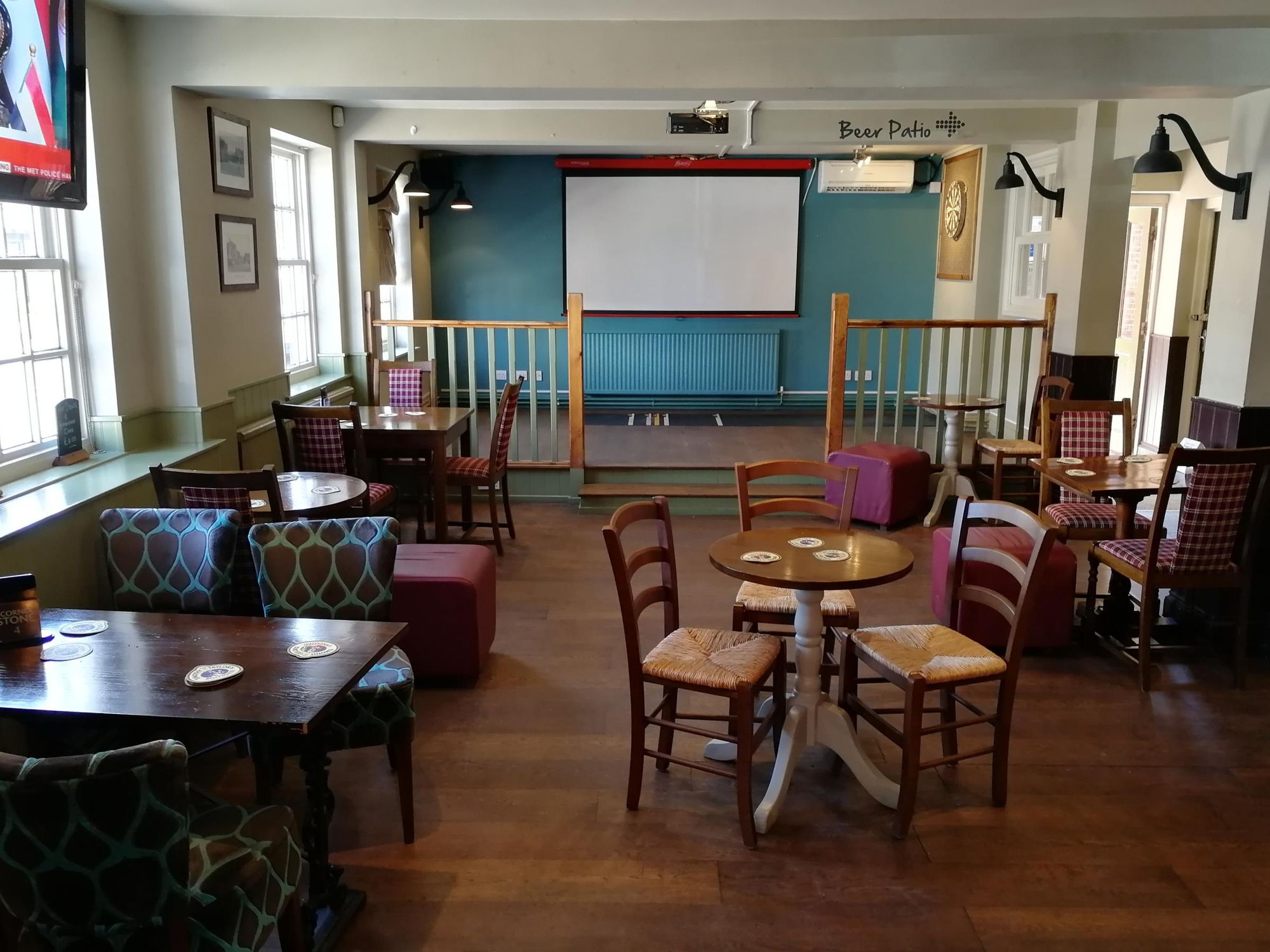 Cornerstone, Shefford: lounge. (Pub, Bar). Published on 19-02-2020
