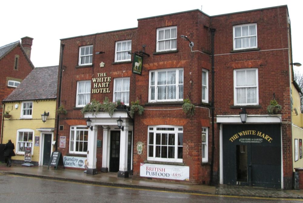 "White Hart Hotel, Shefford". (Pub, External). Published on 06-02-2014