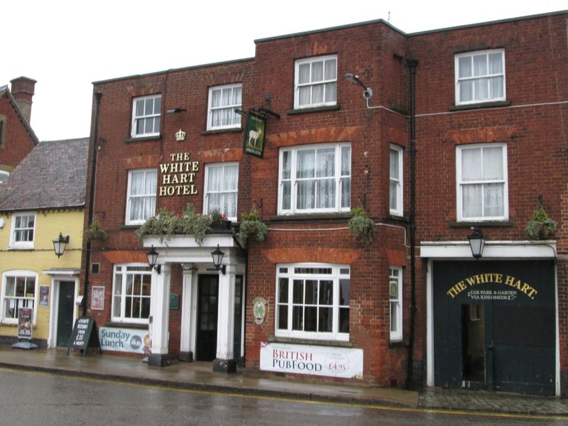 "White Hart Hotel, Shefford". (Pub, External). Published on 06-02-2014