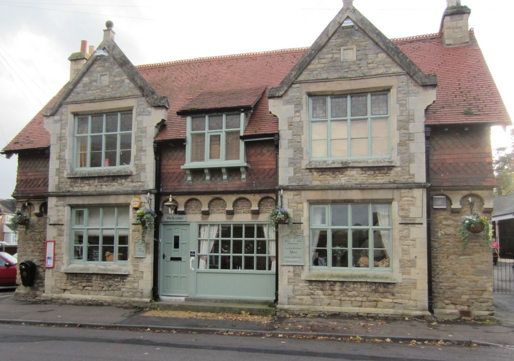 "Swan with Two Nicks, Sharnbrook". (Pub, External). Published on 15-12-2013