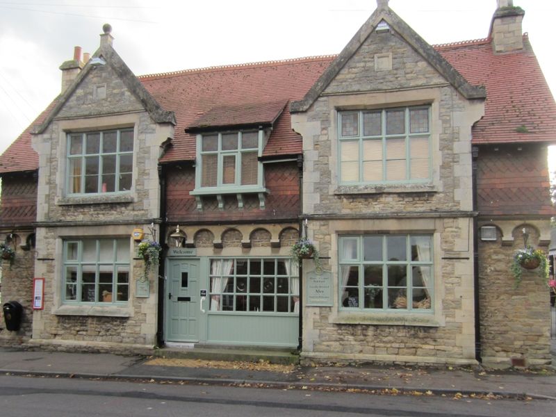 "Swan with Two Nicks, Sharnbrook". (Pub, External). Published on 15-12-2013