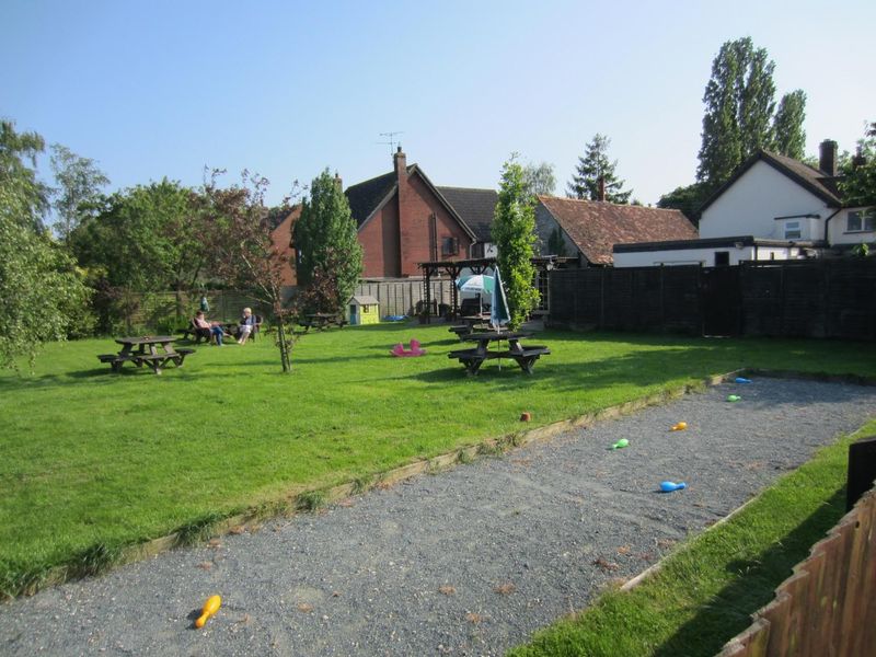 Bedford Arms, Souldrop - rear garden. (Pub, Garden). Published on 20-12-2016
