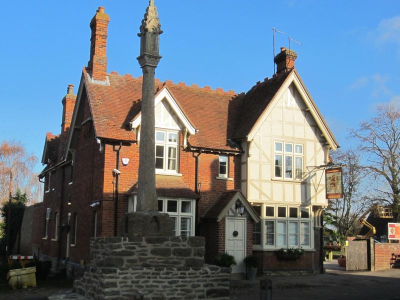 Red Lion, Stevington with village cross. (Pub, External). Published on 25-11-2018