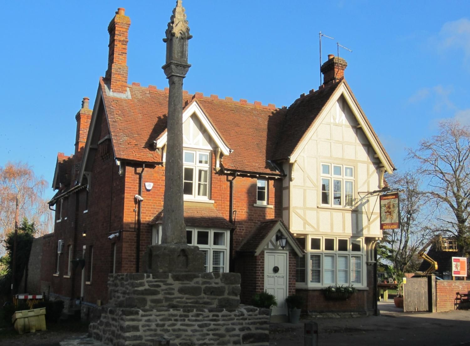 Red Lion, Stevington with village cross. (Pub, External). Published on 25-11-2018