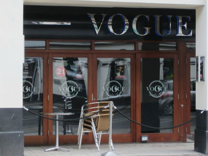 "Vogue Style Bar, Bedford". (Pub, External). Published on 15-12-2013