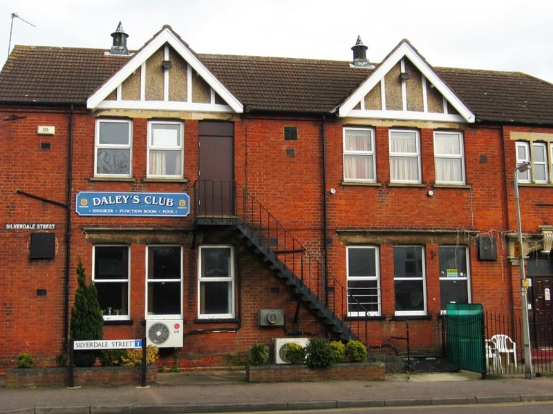 "Daleys, Kempston". (Pub, External). Published on 27-06-2014 