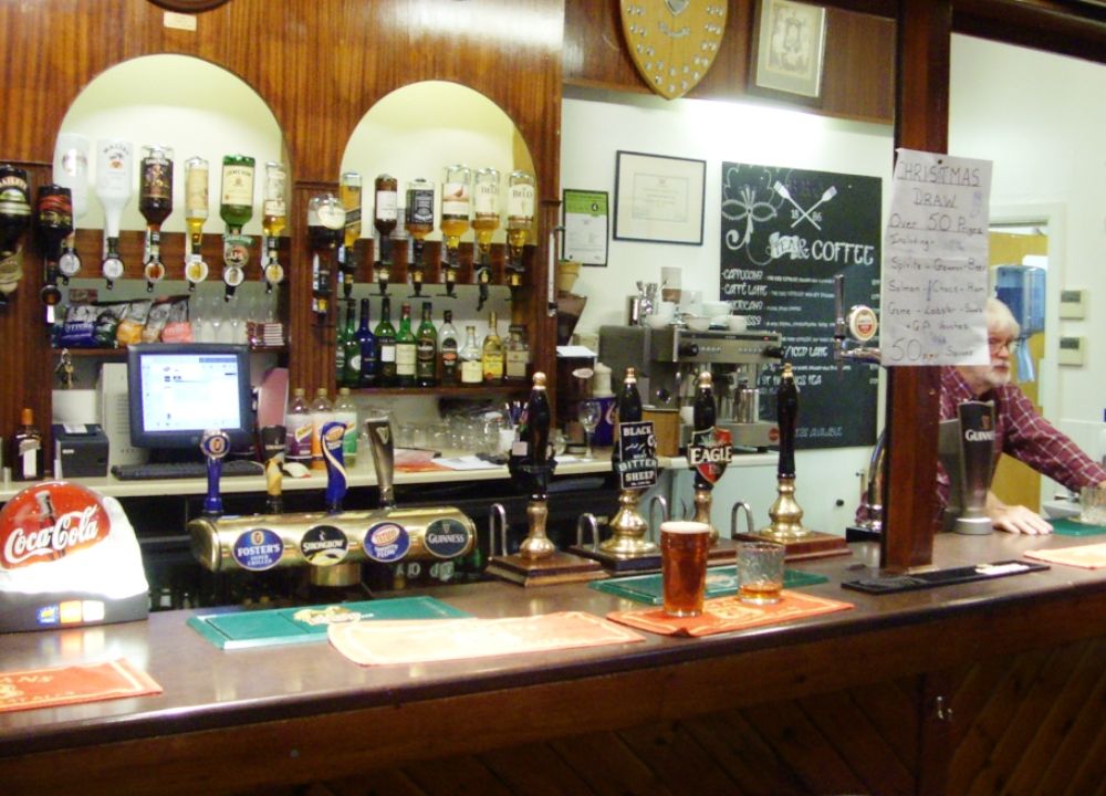"Bedford Rowing club - bar". (Pub, External). Published on 21-11-2013