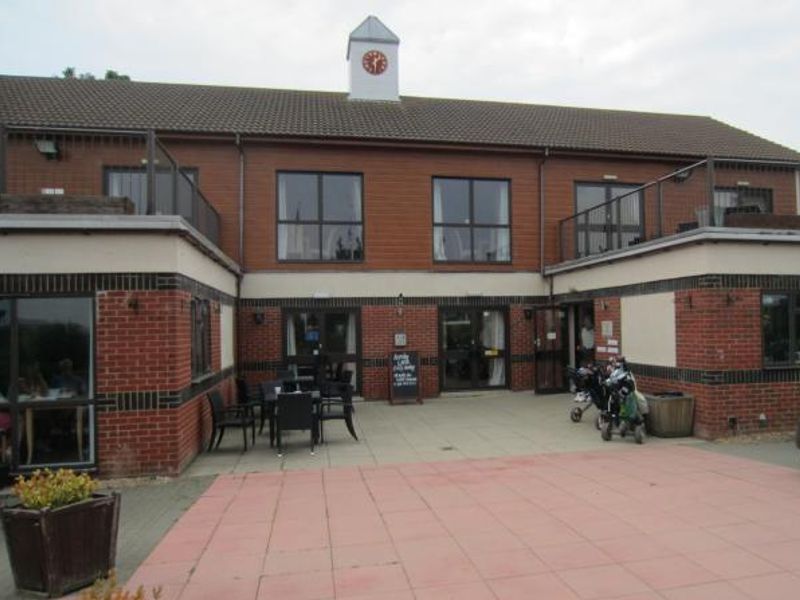 Pavenham Park Golf Club, Pavenham. (Pub, External, Key). Published on 25-08-2016