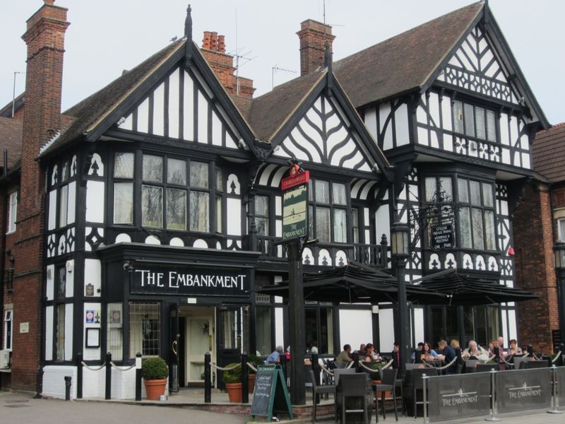 "Embankment Hotel, Bedford". (Pub, External). Published on 03-04-2014