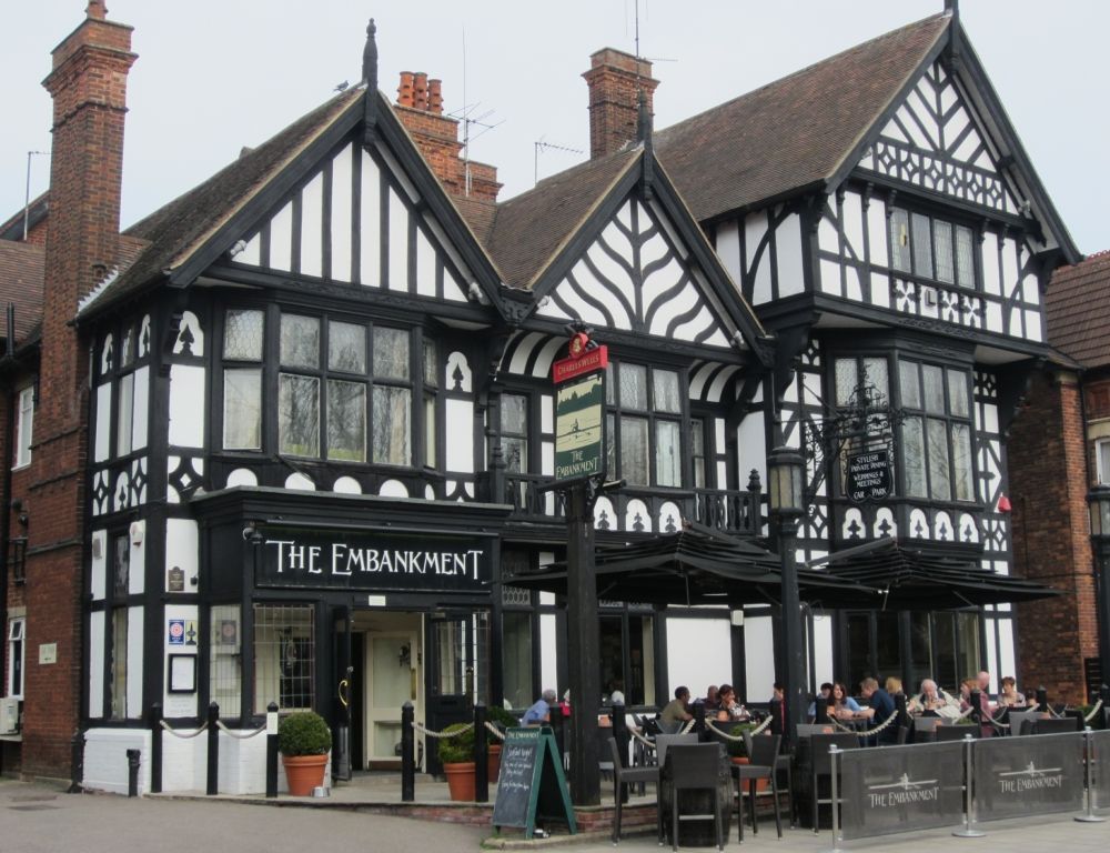 "Embankment Hotel, Bedford". (Pub, External). Published on 03-04-2014