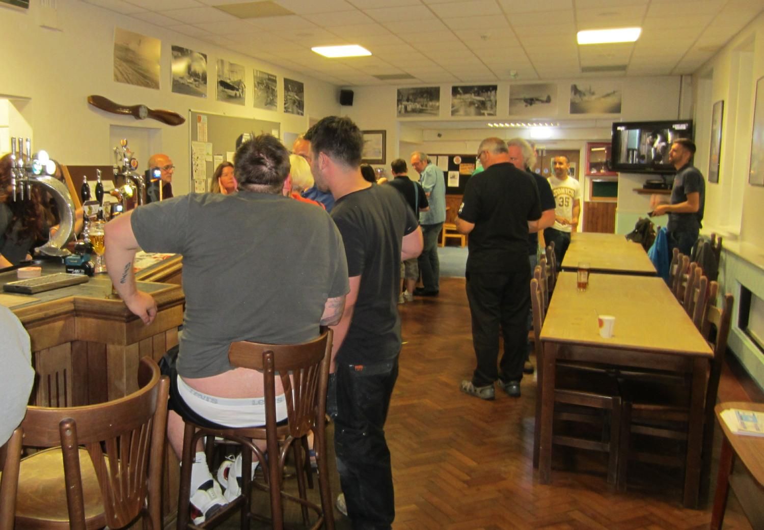"Cranfield Campus Social Club, Cranfield - bar". (Bar, Customers). Published on 10-06-2017