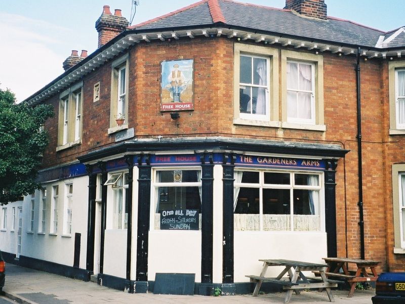 "Gardeners Arms, Bedford". (Pub, External). Published on 06-01-2014