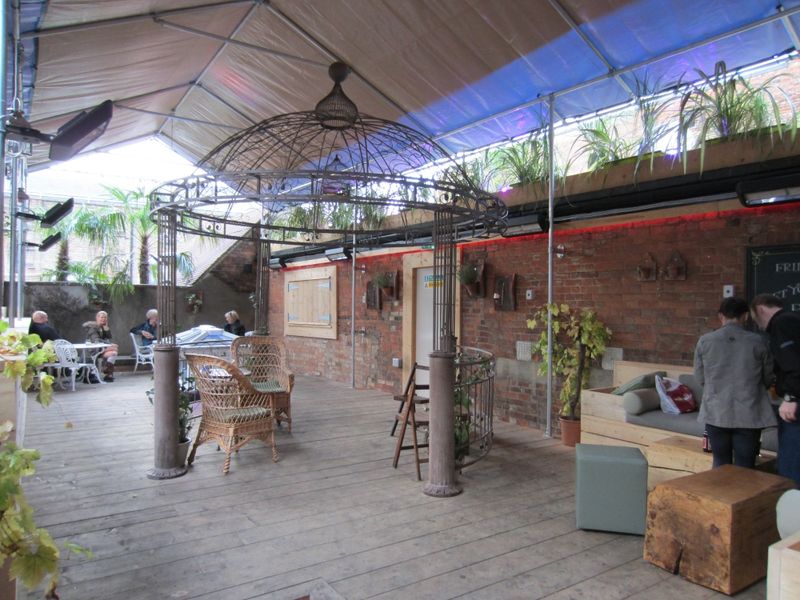 "Standard, Bedford - roof terrace". (Pub, Garden). Published on 11-11-2013