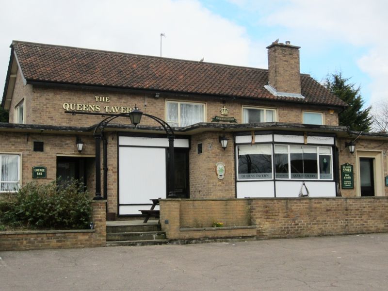 "Queens Tavern, Bedford Putnoe". (Pub, External). Published on 04-03-2014