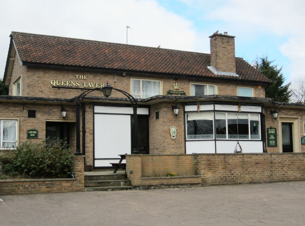 "Queens Tavern, Bedford Putnoe". (Pub, External). Published on 04-03-2014