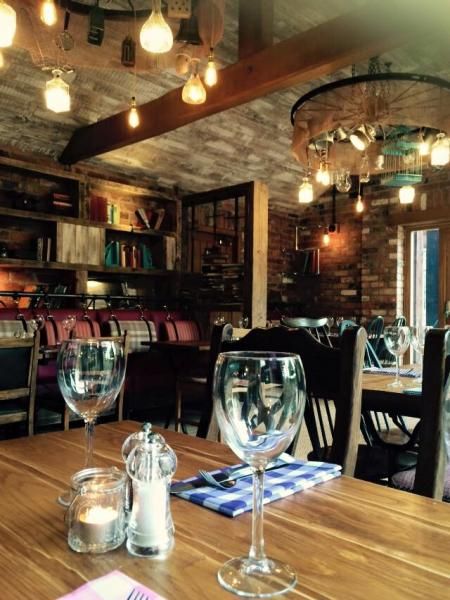 (Restaurant). Published on 25-08-2015