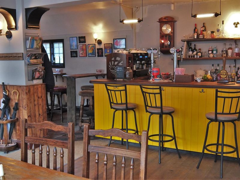 (Pub, Bar). Published on 10-11-2017