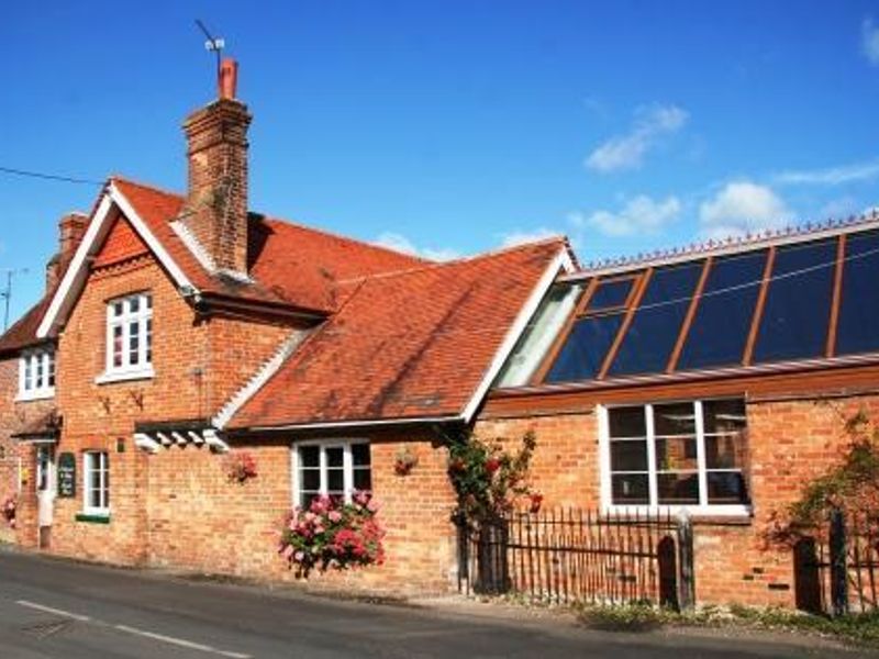 Six Bells, Beenham. (Pub, External). Published on 02-10-2013