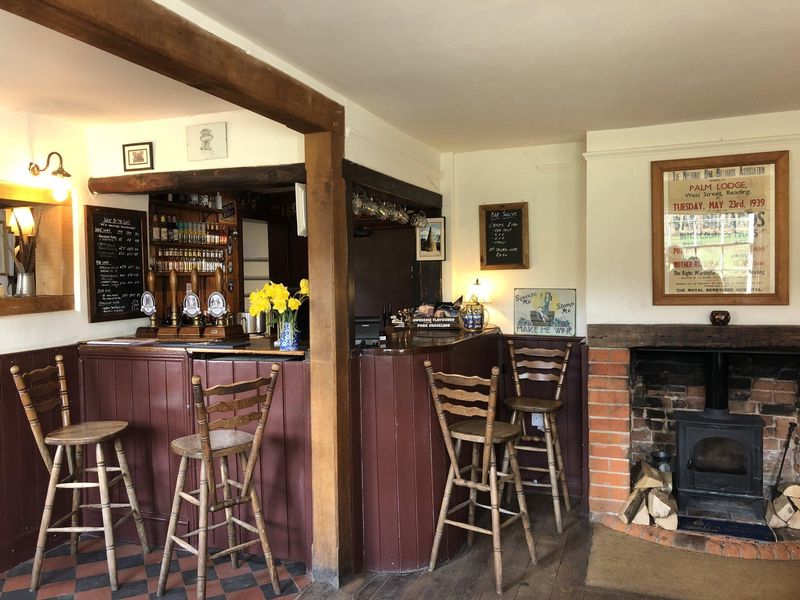 (Pub, Bar). Published on 07-04-2022