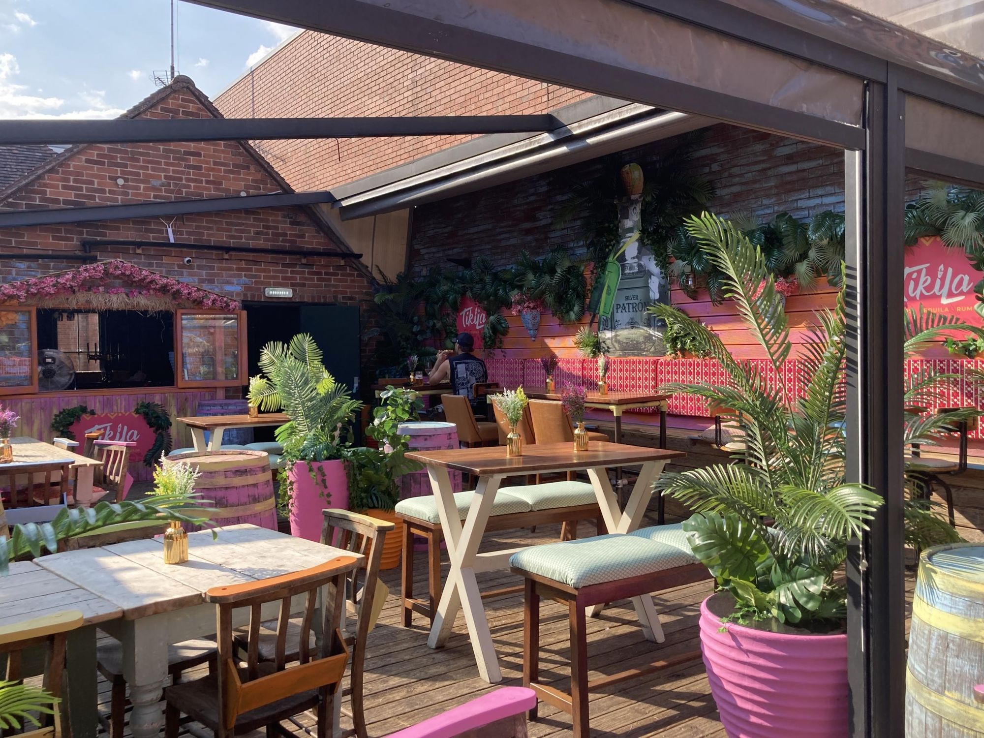 Rooftop terrace. (Pub). Published on 15-07-2026