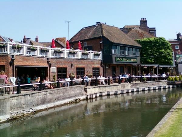Lock Stock & Barrel and river Kennet. (Pub, External). Published on 06-06-2013