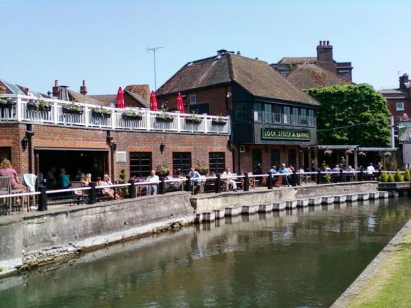 Lock Stock & Barrel and river Kennet. (Pub, External). Published on 06-06-2013 
