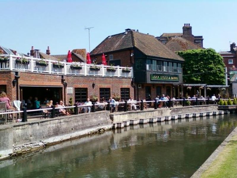 Lock Stock & Barrel and river Kennet. (Pub, External). Published on 06-06-2013