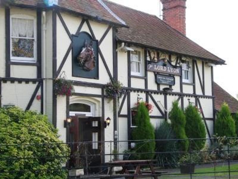 Lord Lyon, Stockcross. (Pub, External). Published on 02-10-2013