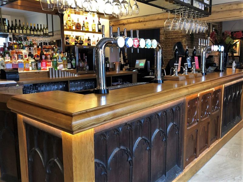 (Pub, Bar). Published on 22-01-2022