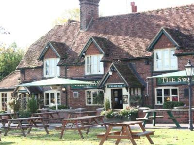 Swan, Thatcham. (Pub, External). Published on 20-11-2013