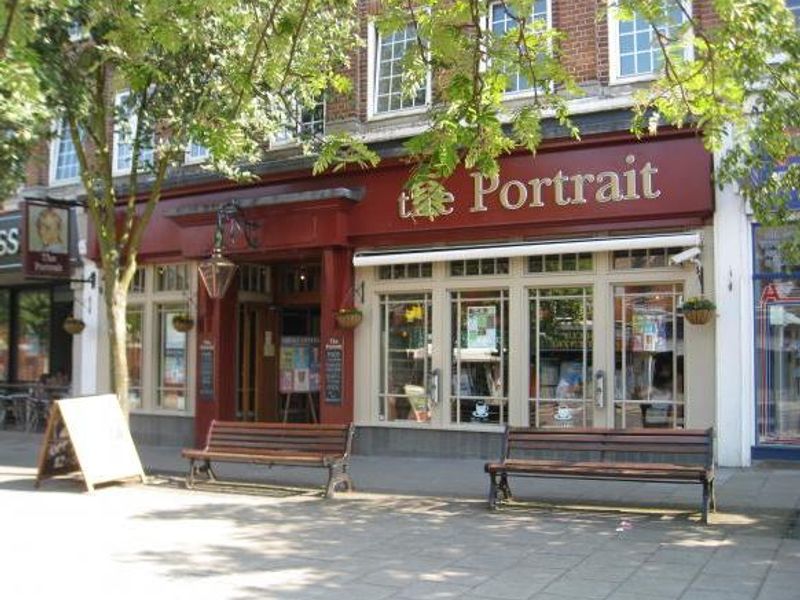 Portrait. (Pub, External). Published on 09-07-2013