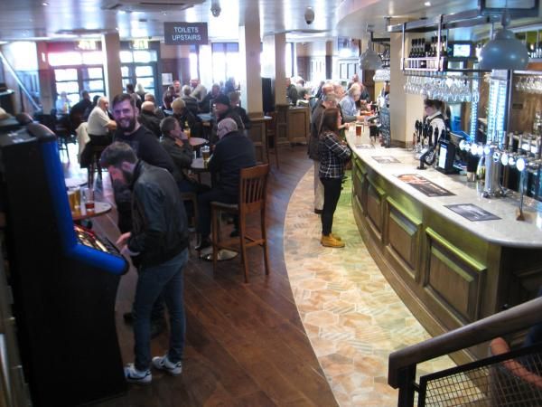 Ground floor interior. (Pub, Bar, Restaurant, Customers). Published on 05-02-2016
