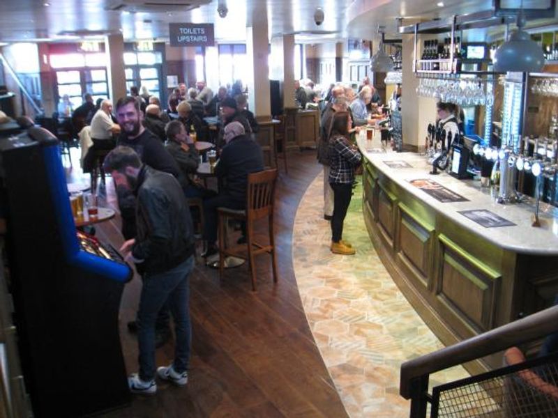 Ground floor interior. (Pub, Bar, Restaurant, Customers). Published on 05-02-2016